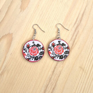 Cercei din lemn cu model traditional