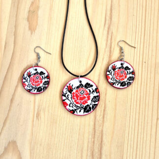 Set bijuterii din lemn cu model traditional